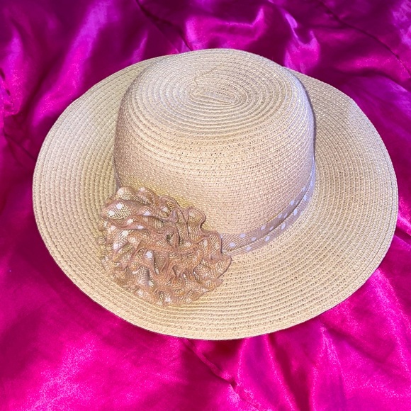 Forever 21 Accessories - Forever 21 Straw Hat 🤍